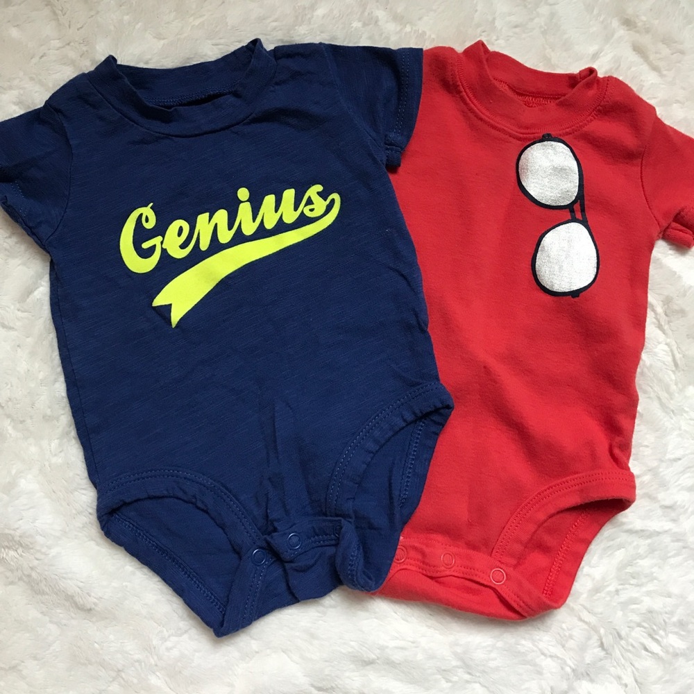 2 Baby boys bodysuits